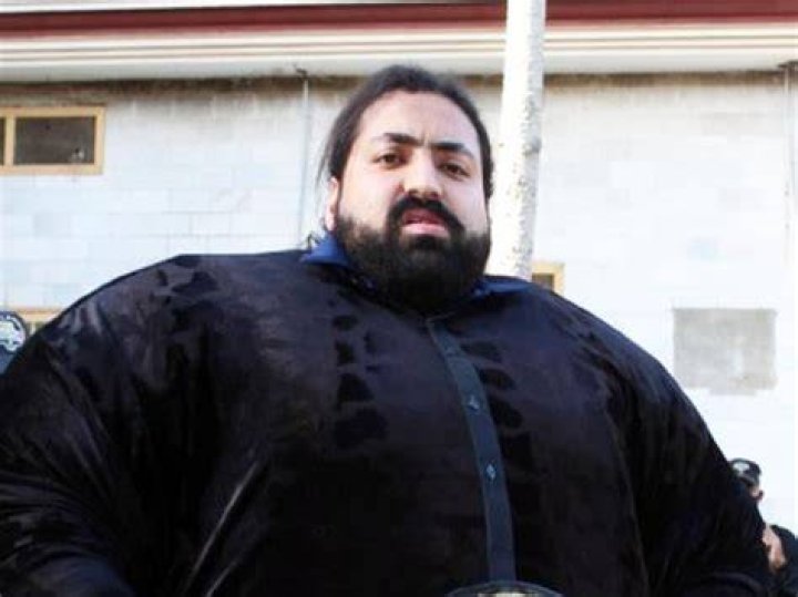 Khan Baba "The Pakistani Hulk" Weighs 961 lbs strong man or fake?