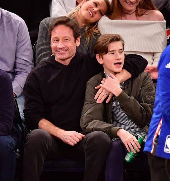 PHOTO David Duchovny travels with his kids and T&eacute;a Leoni Duchovny