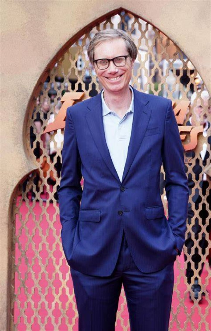 Stephen Merchant puts on a PDA with stunning girlfriend Daily Mail Online
